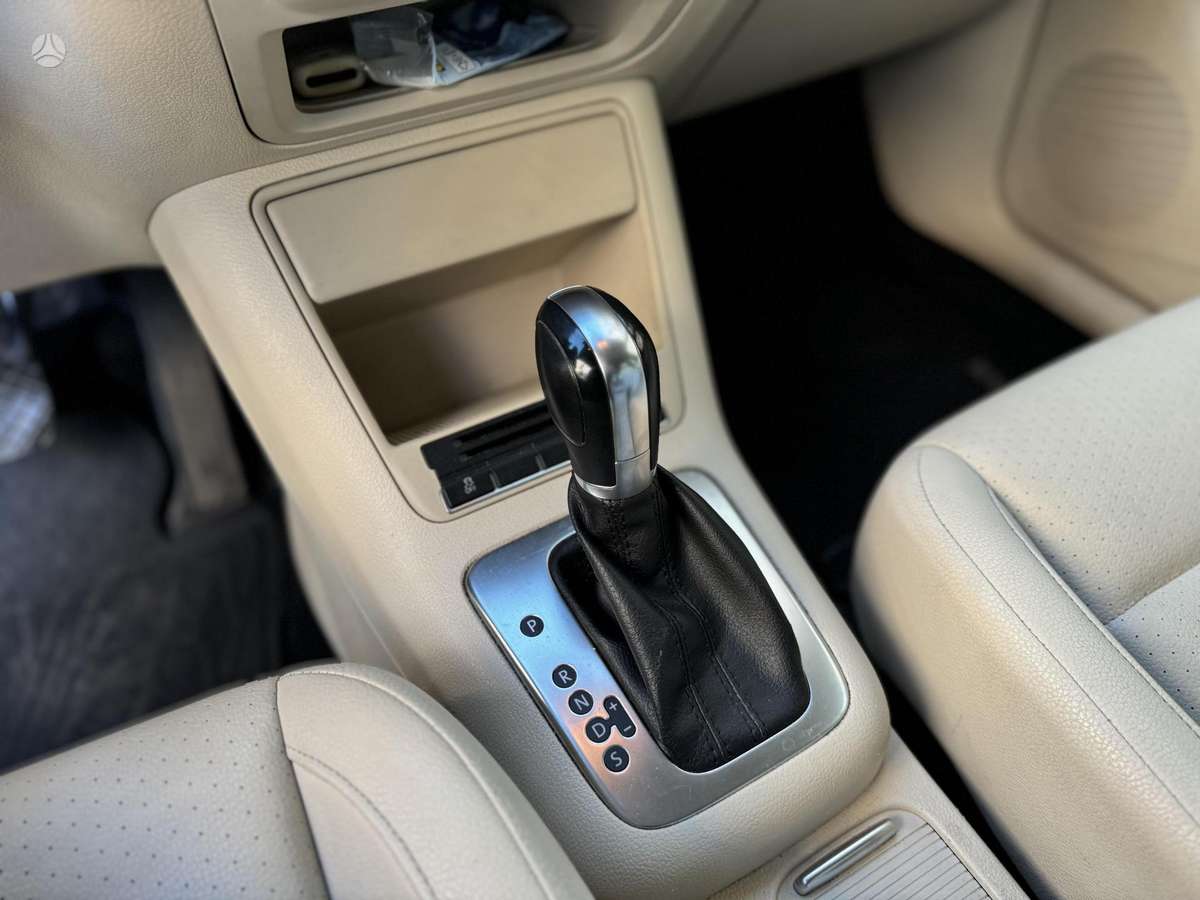 Volkswagen Tiguan 2012 — photo 20