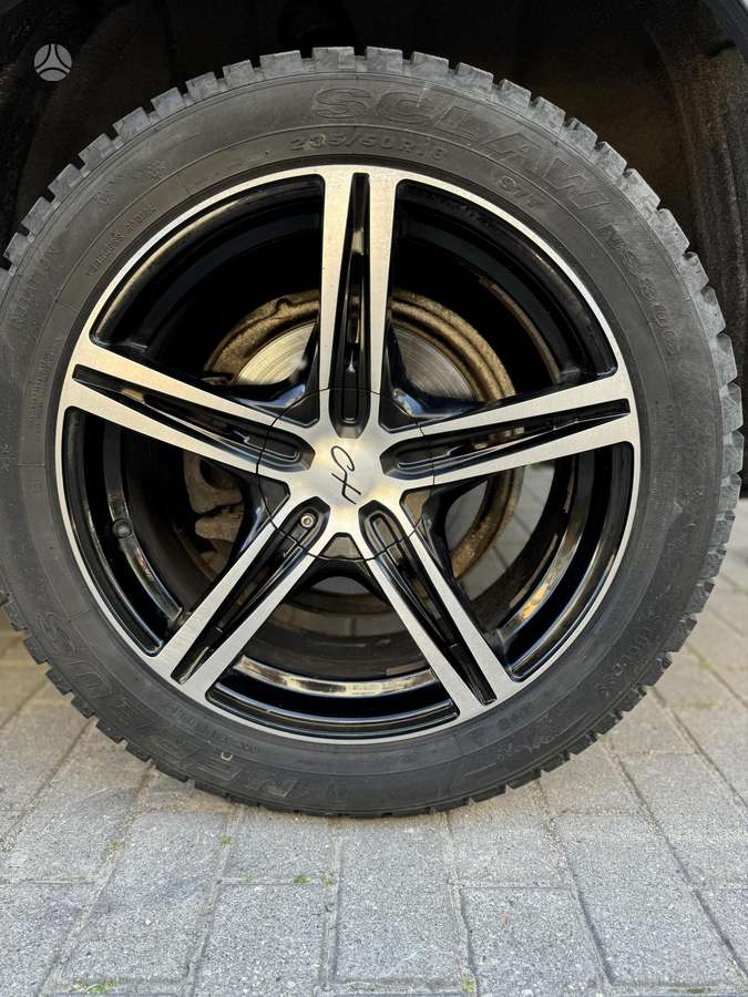 Volkswagen Tiguan 2012 — photo 23