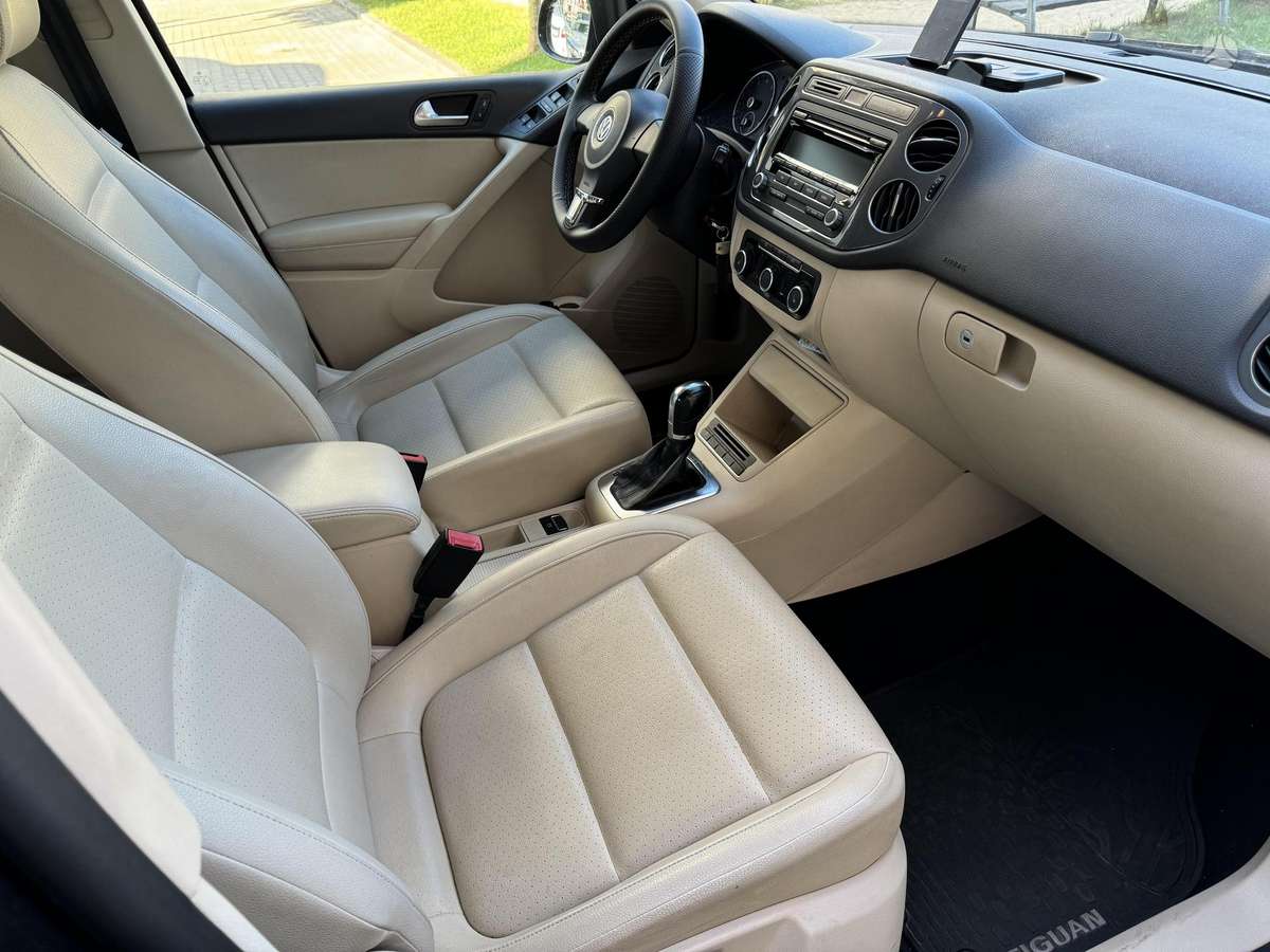Volkswagen Tiguan 2012 — photo 8