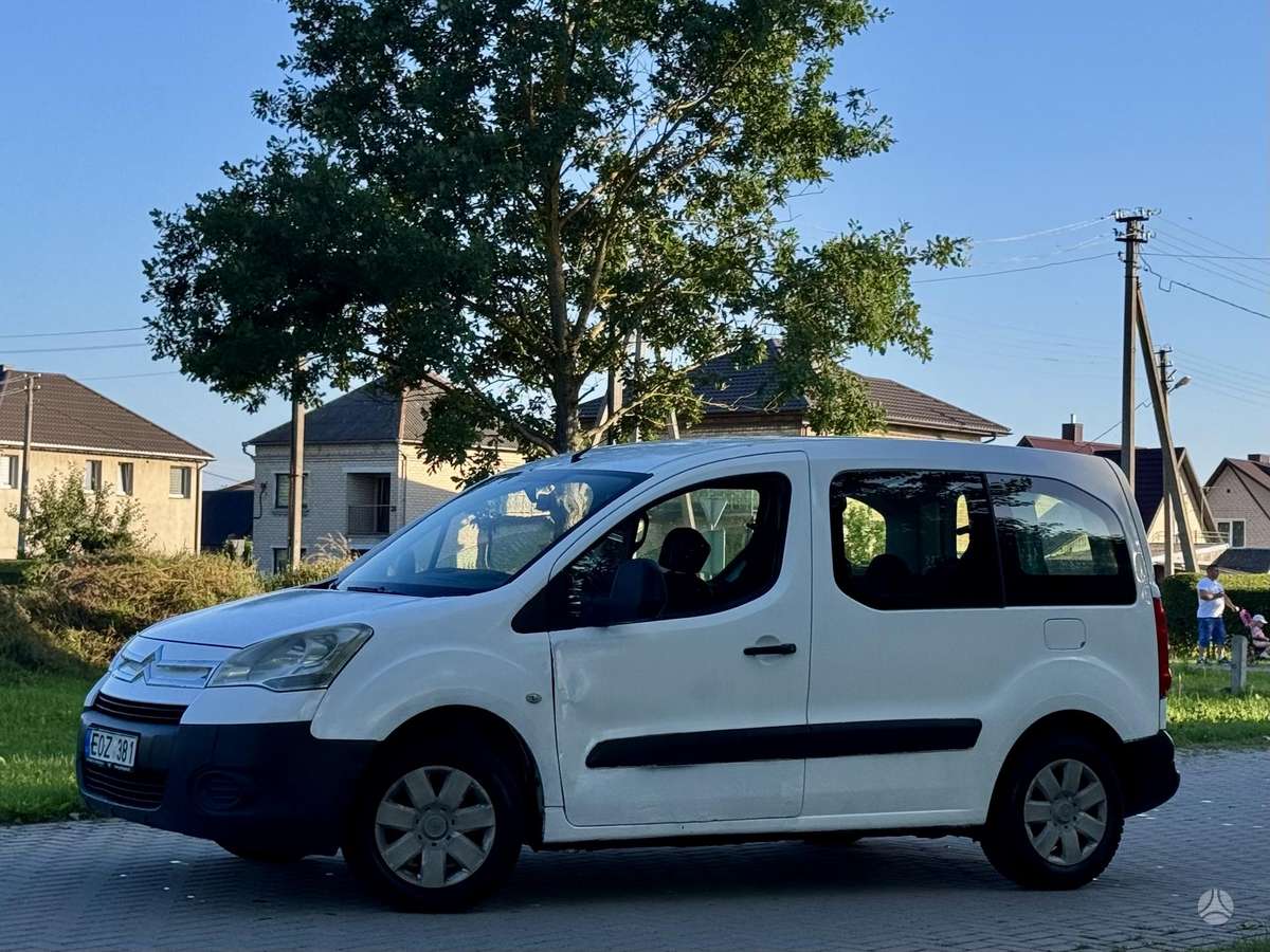 Citroen Berlingo 2011 — rear view