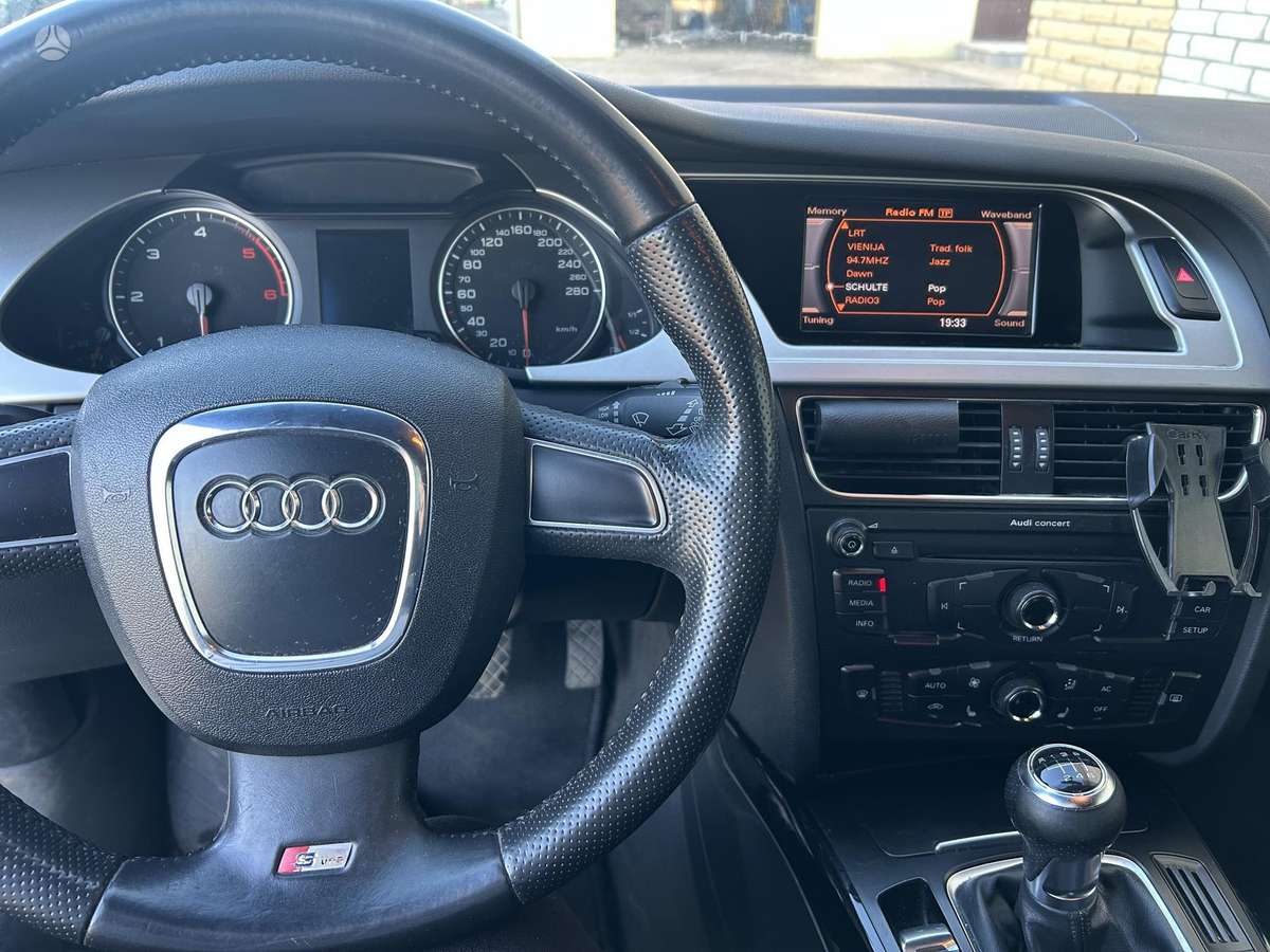 Audi A4 2009 — photo 12