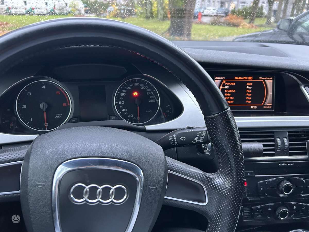 Audi A4 2009 — photo 7