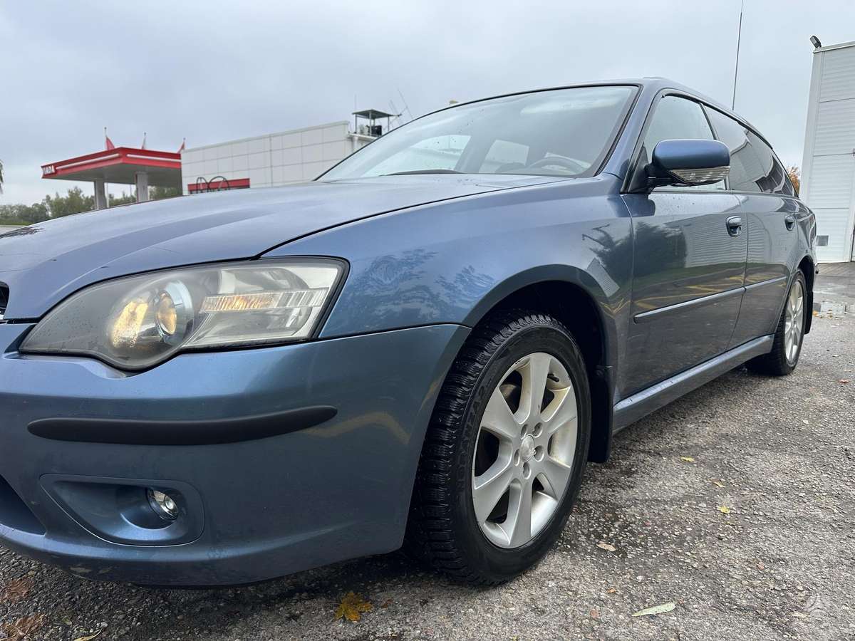 Subaru Legacy 2005 — вигляд ззаду