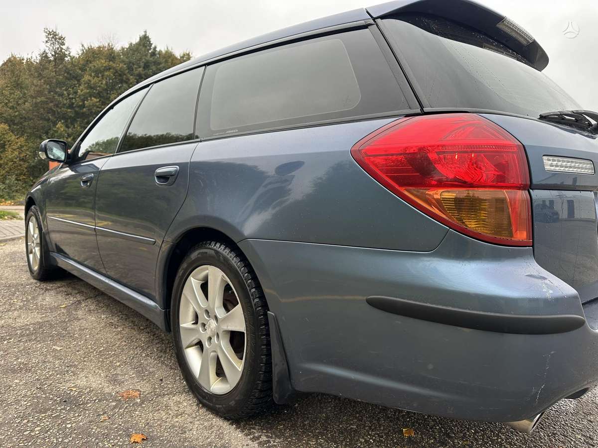 Subaru Legacy 2005 — салон