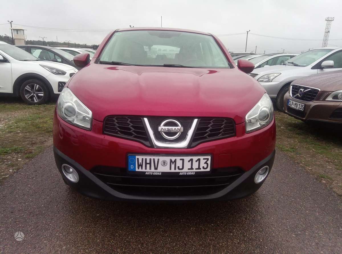 Nissan Qashqai 2010 — rear view