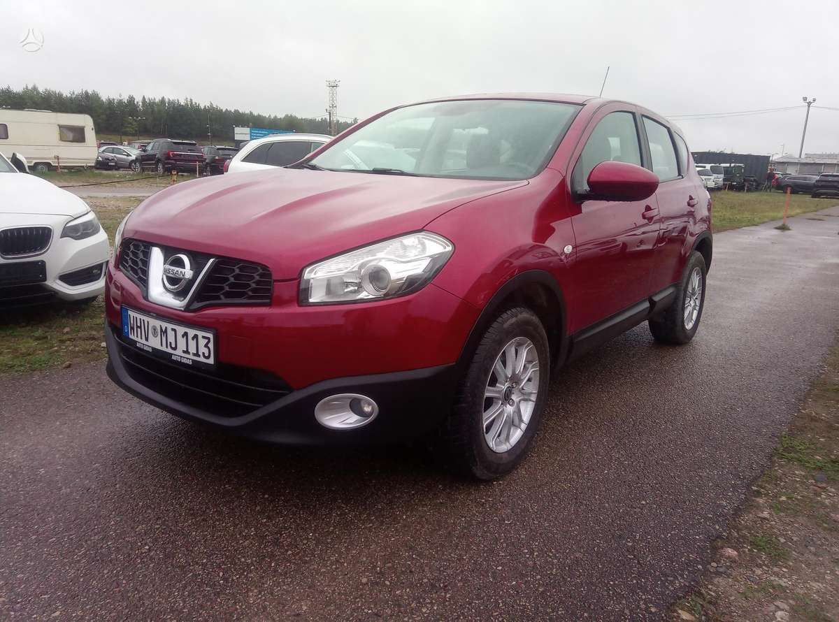 Nissan Qashqai 2010 — interior