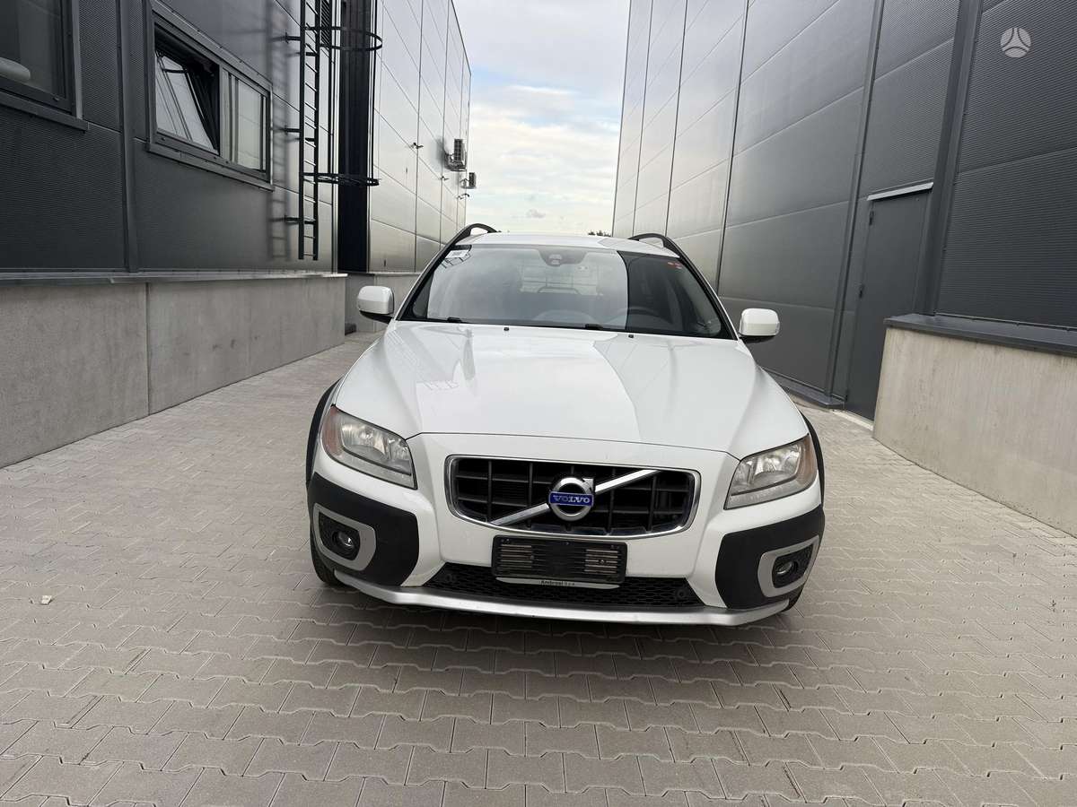 Volvo XC70 2012 — вигляд ззаду