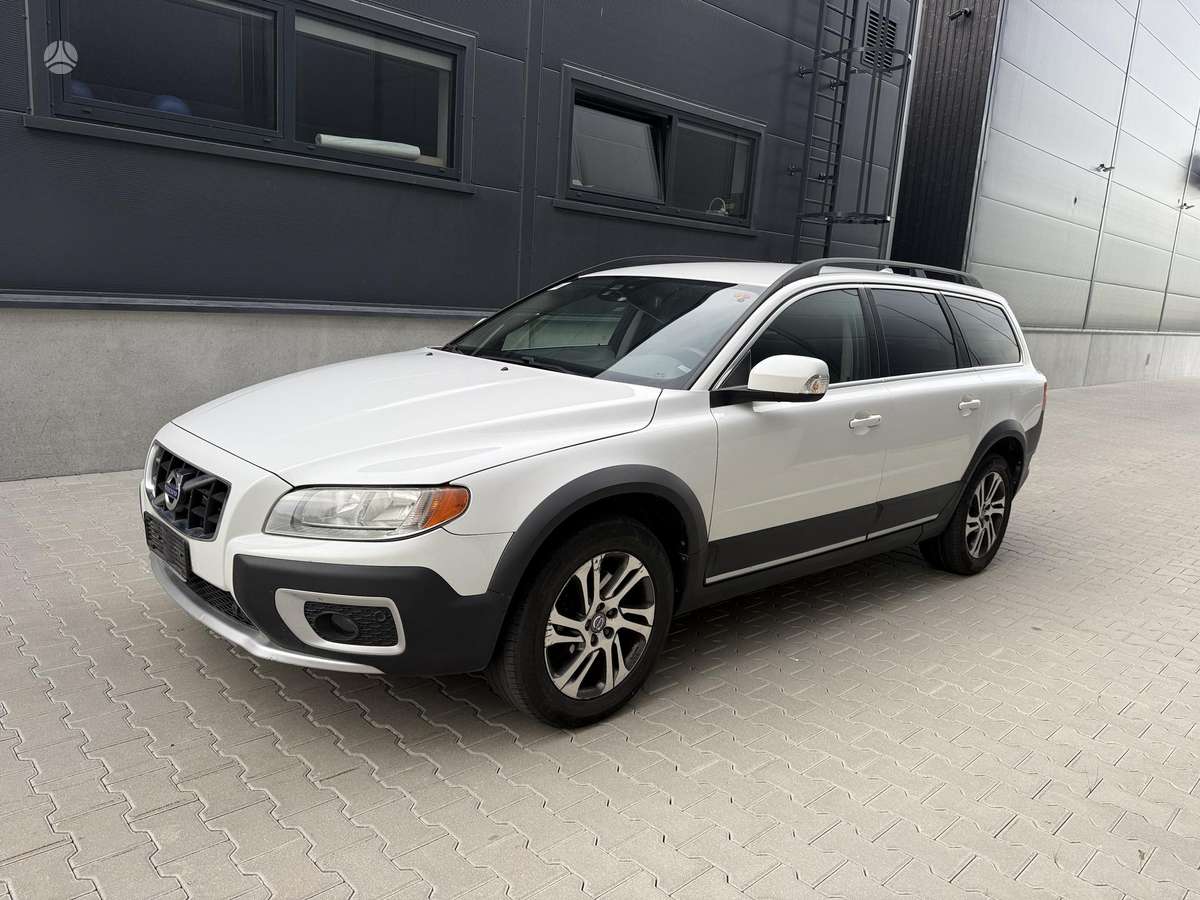 Volvo XC70 2012 — салон