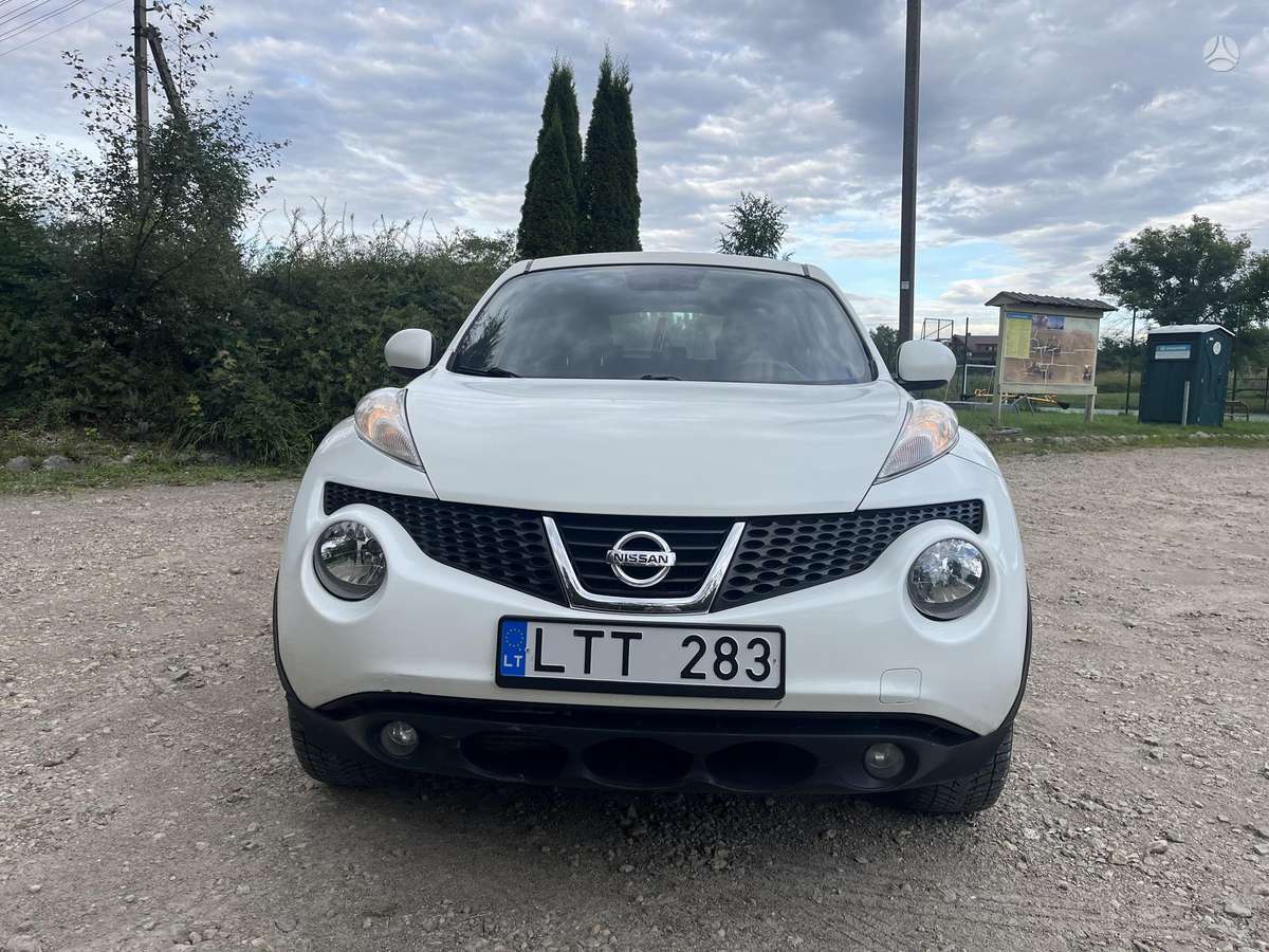 Nissan Juke 2011 — вигляд ззаду