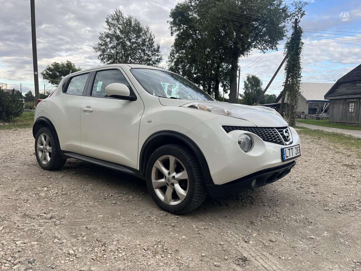 Nissan Juke 2011 — салон