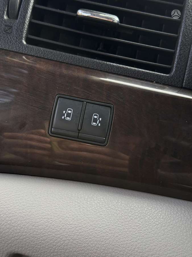 Nissan Quest 2012 — photo 17