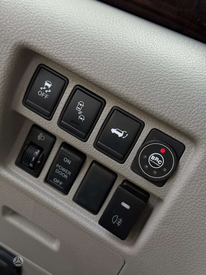 Nissan Quest 2012 — photo 18