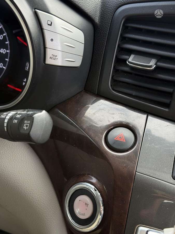 Nissan Quest 2012 — photo 21