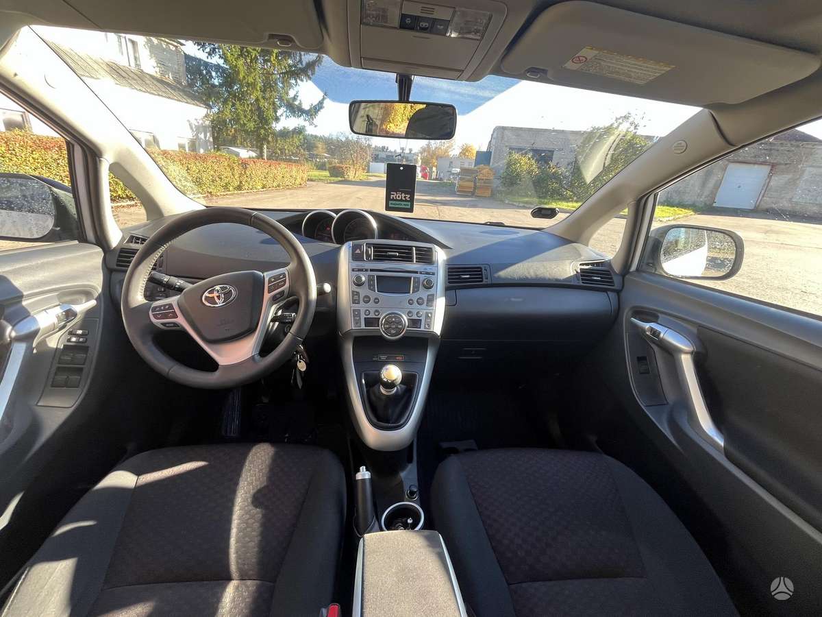 Toyota Verso 2011 — photo 8
