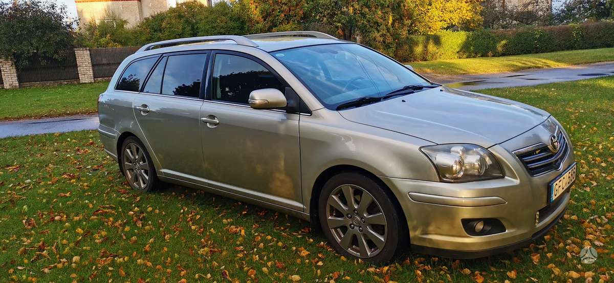 Toyota Avensis 2007 — вигляд ззаду