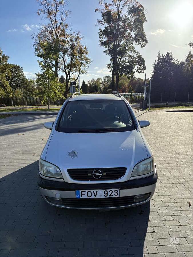 Opel Zafira 2004 — interior