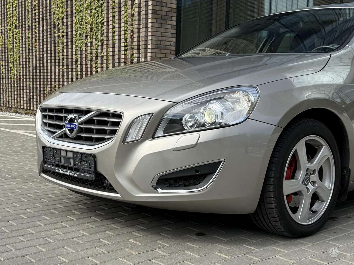 Volvo V60 2011 — photo 10