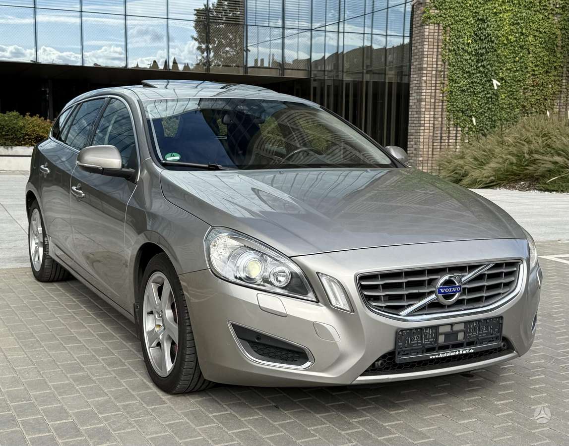 Volvo V60 2011 — photo 11