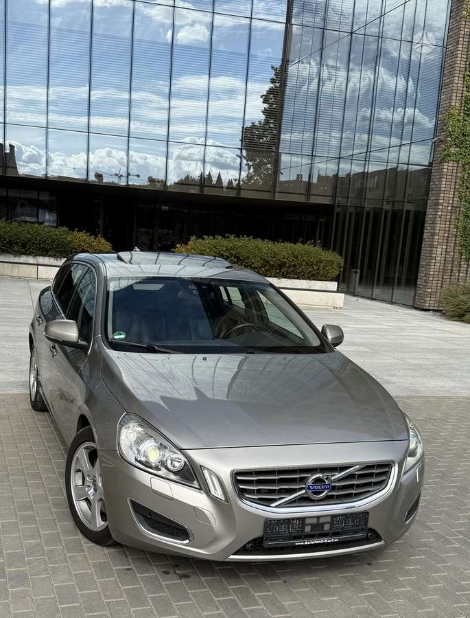 Volvo V60 2011 — photo 12