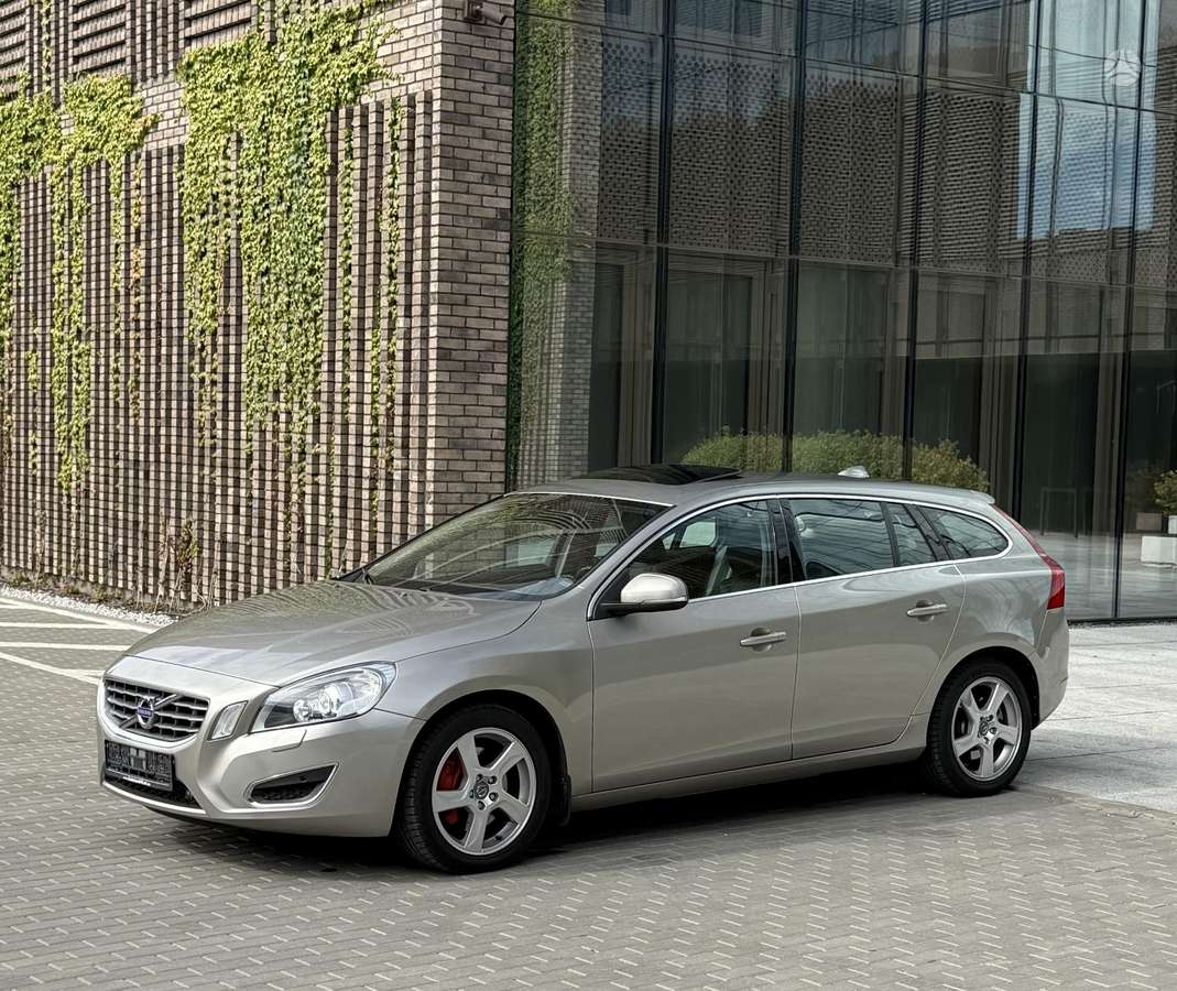 Volvo V60 2011 — photo 13