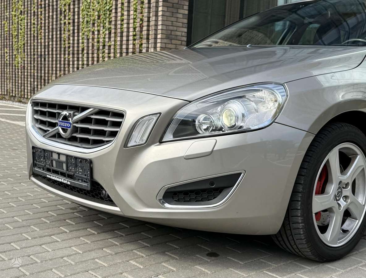Volvo V60 2011 — photo 16