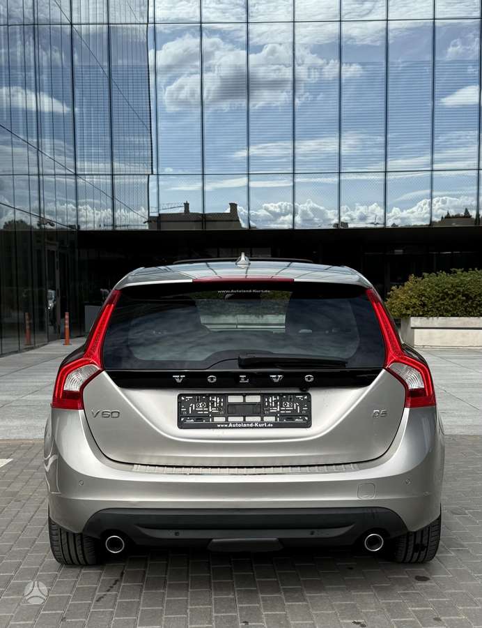Volvo V60 2011 — photo 17