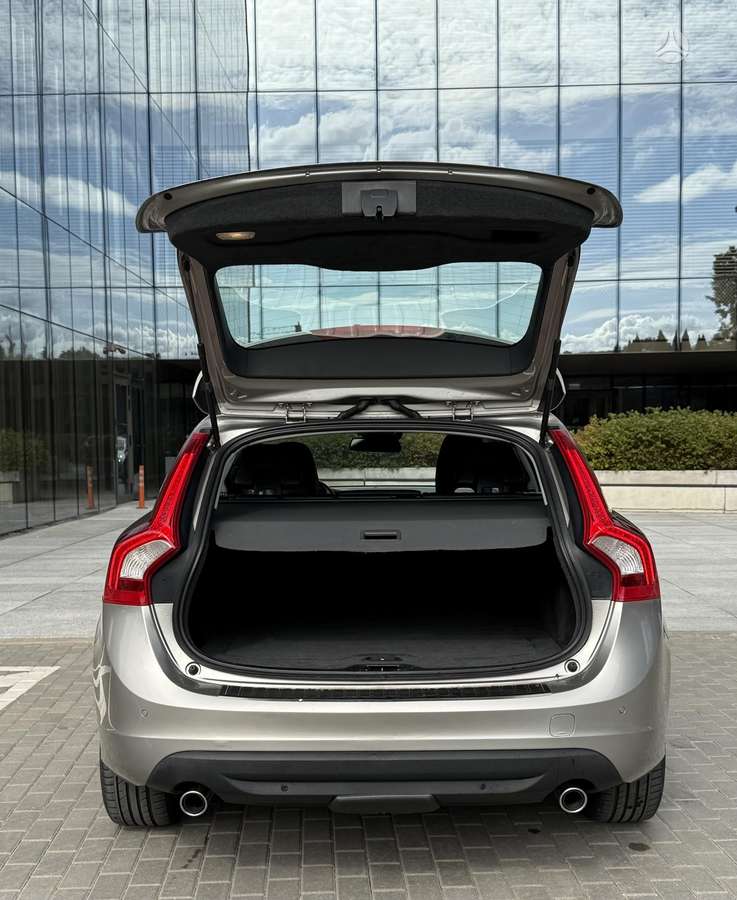 Volvo V60 2011 — photo 18