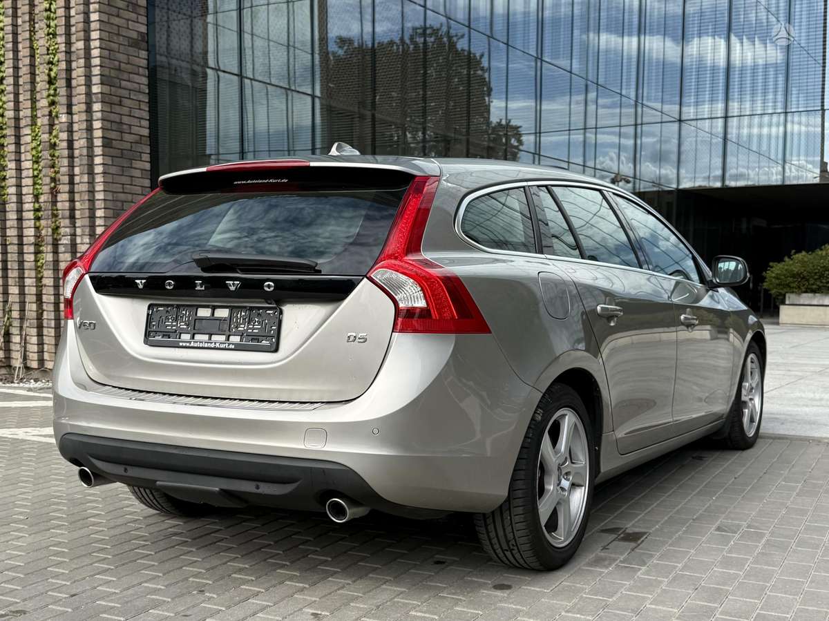 Volvo V60 2011 — photo 19