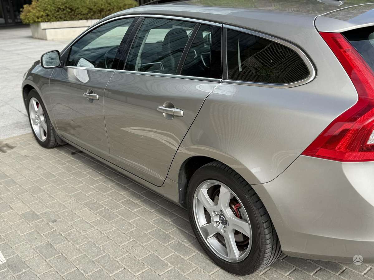 Volvo V60 2011 — photo 21