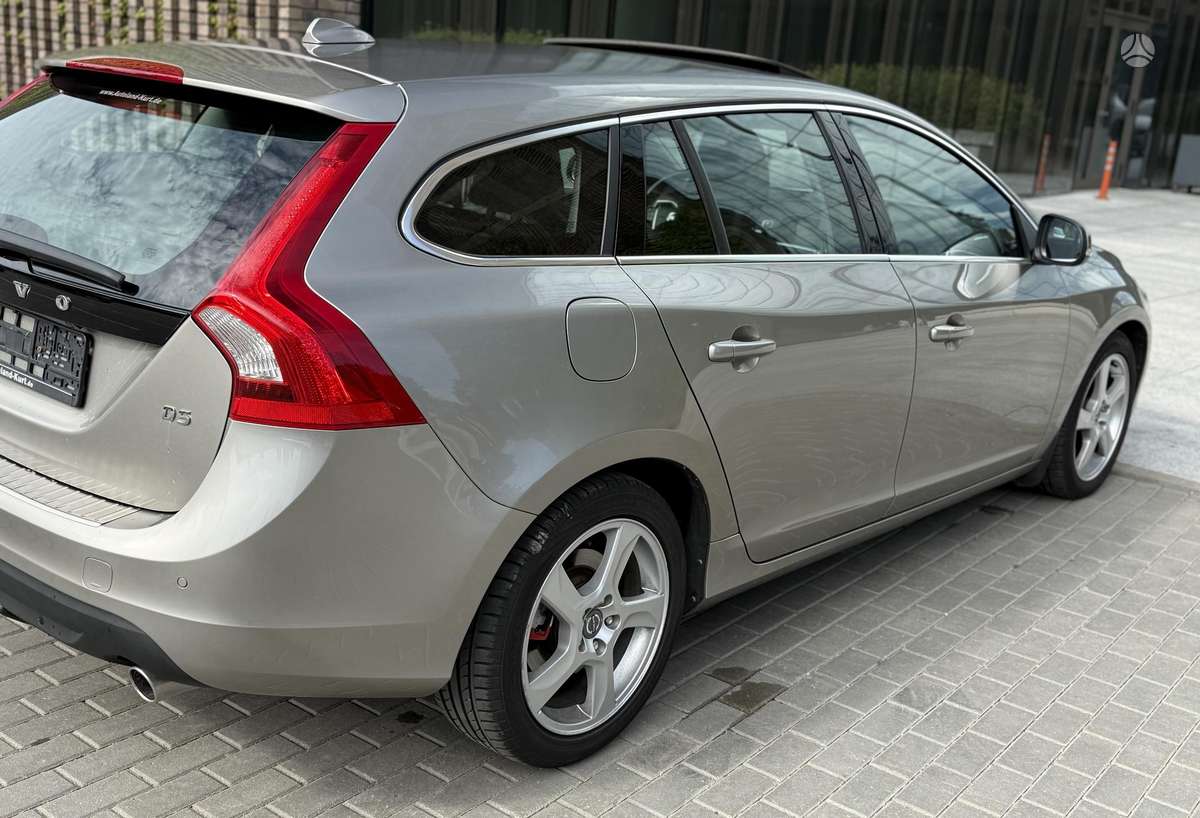 Volvo V60 2011 — photo 22