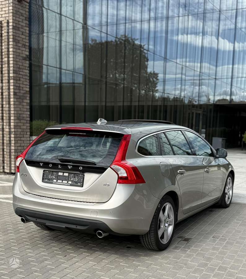 Volvo V60 2011 — photo 23