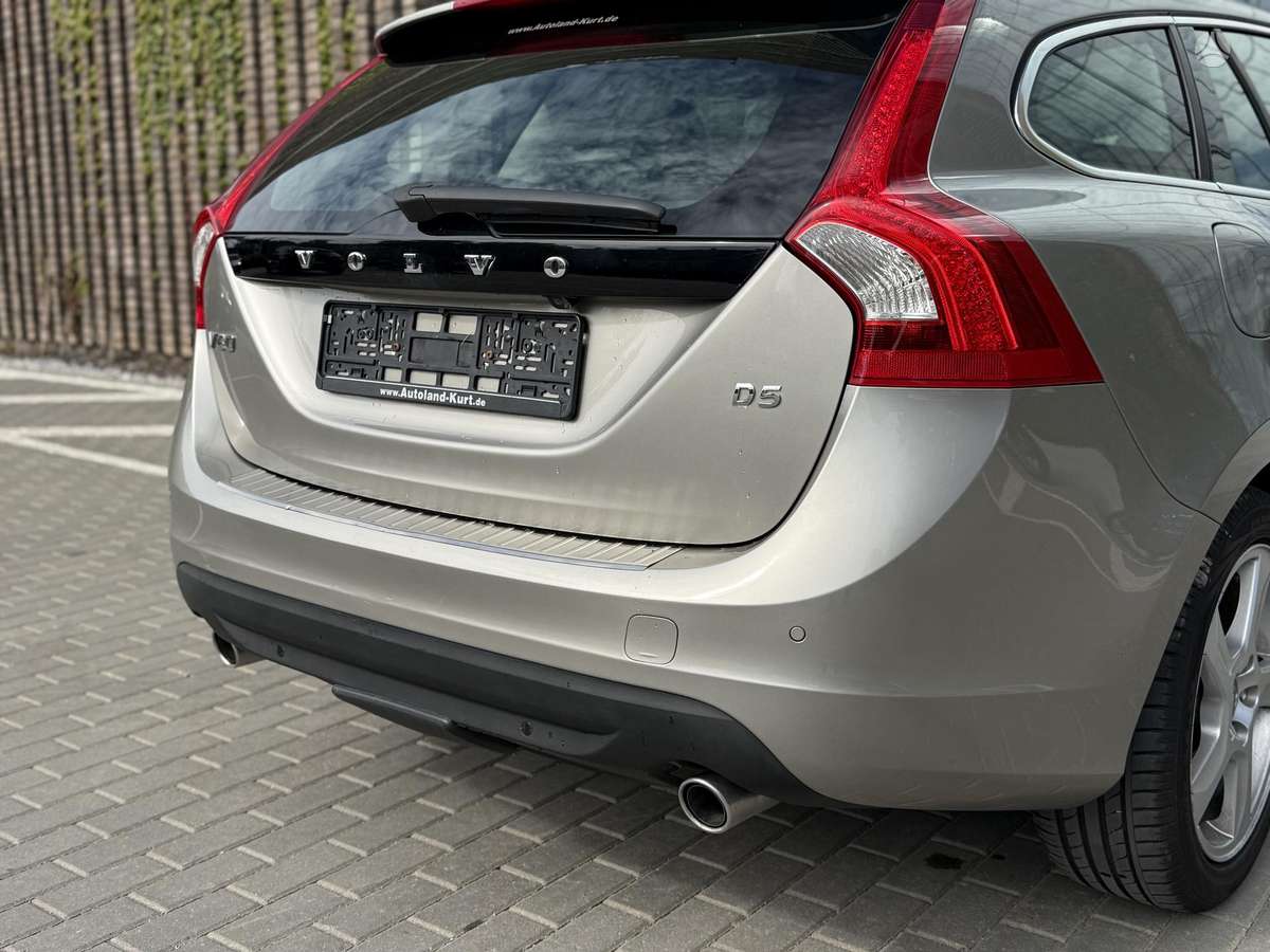 Volvo V60 2011 — photo 24