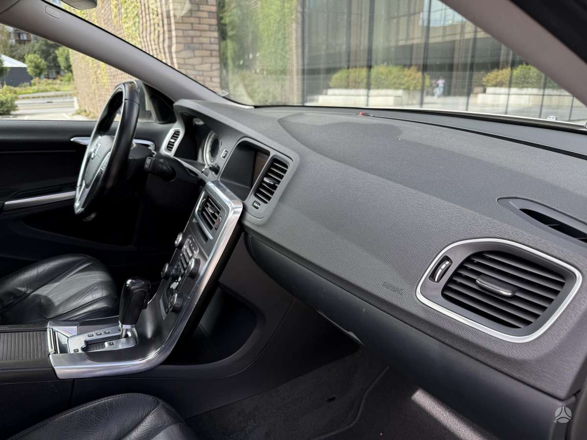 Volvo V60 2011 — photo 25