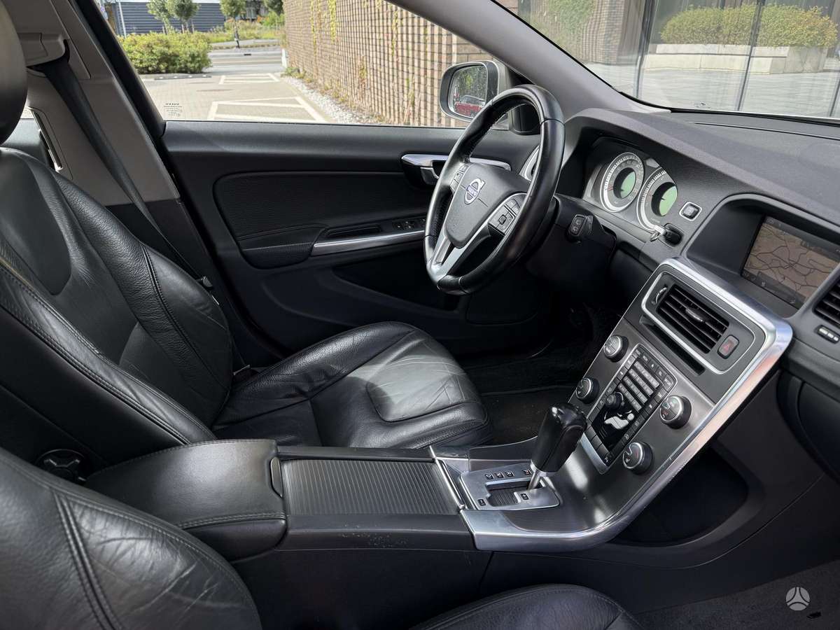 Volvo V60 2011 — photo 26
