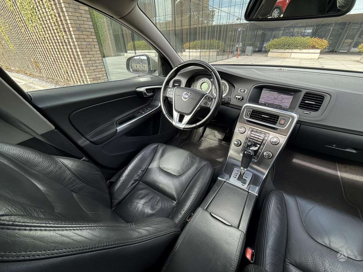 Volvo V60 2011 — photo 28