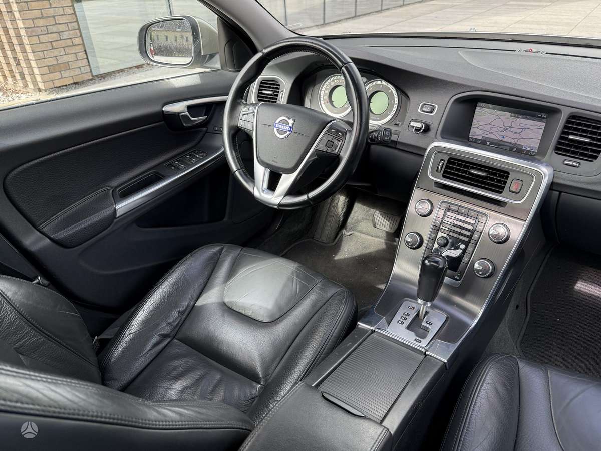 Volvo V60 2011 — photo 30