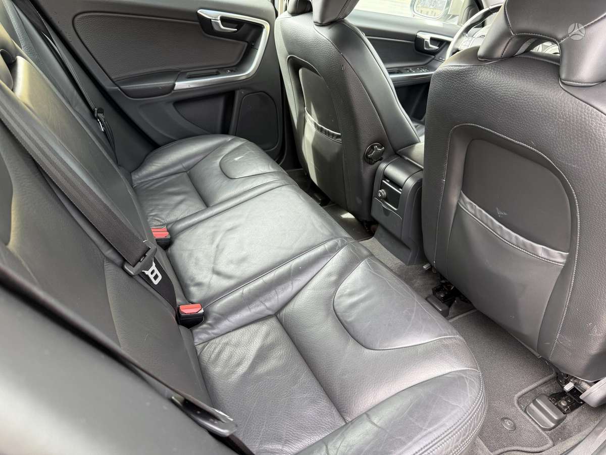 Volvo V60 2011 — photo 33