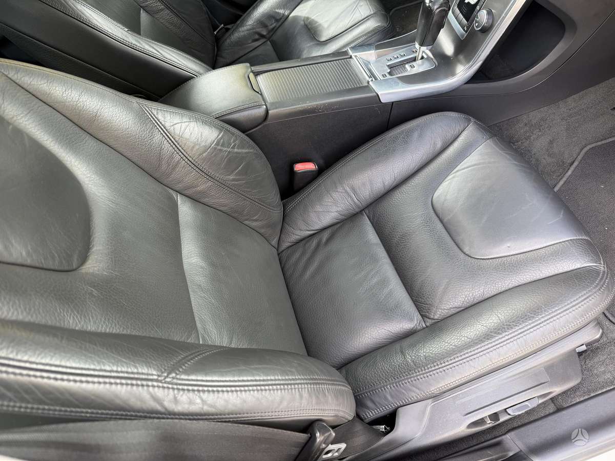 Volvo V60 2011 — photo 34