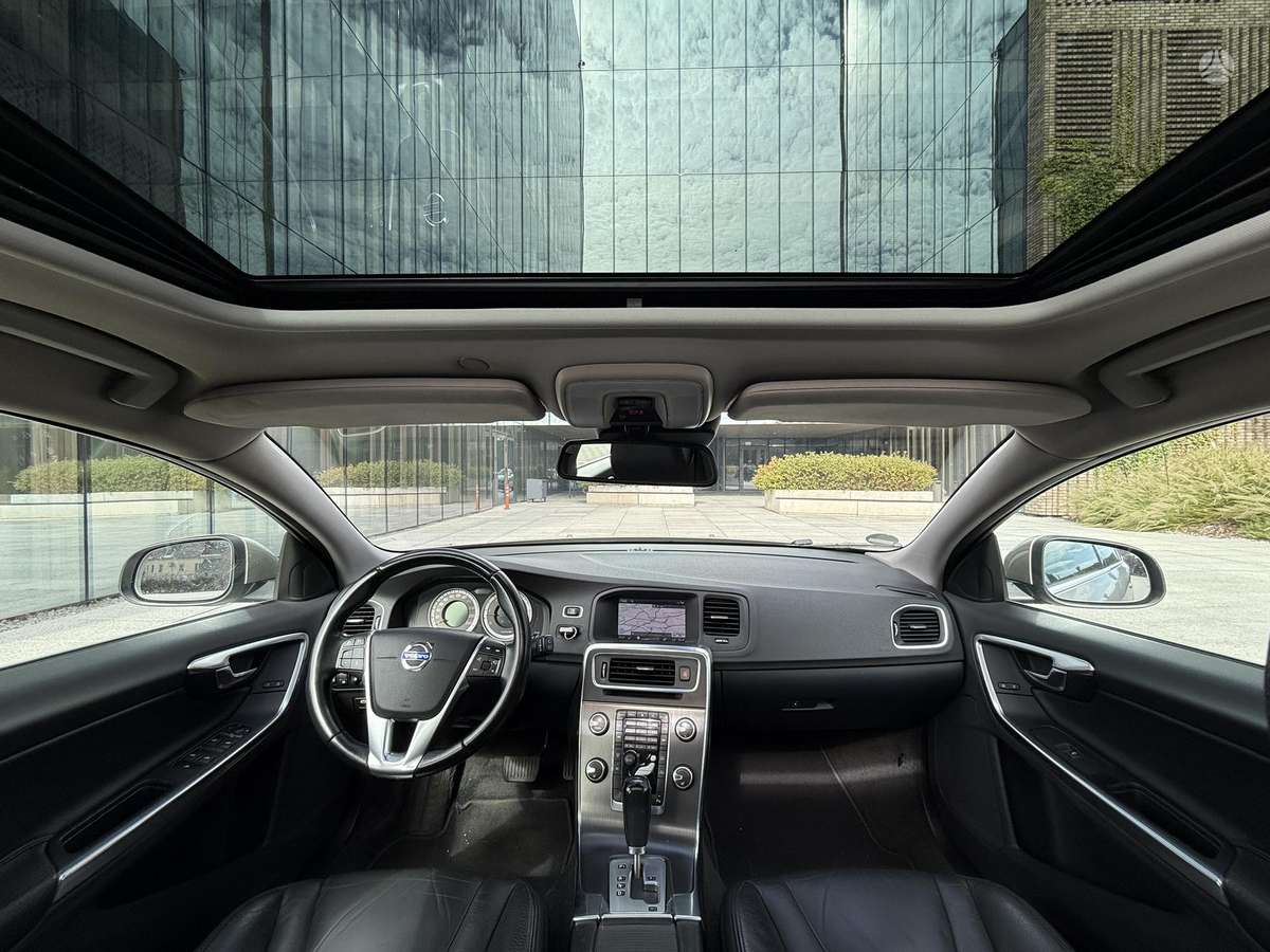 Volvo V60 2011 — photo 35