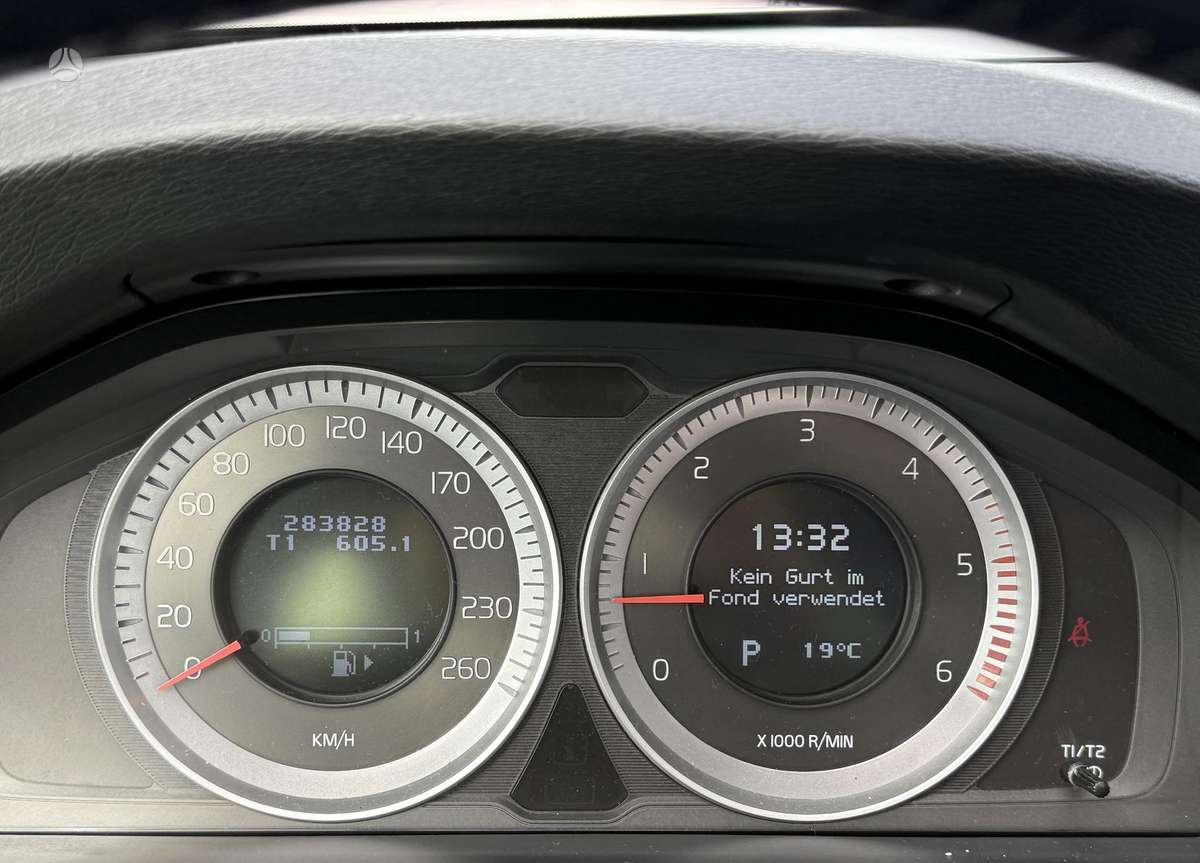 Volvo V60 2011 — photo 36