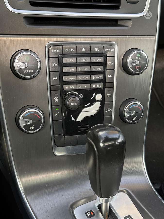 Volvo V60 2011 — photo 41