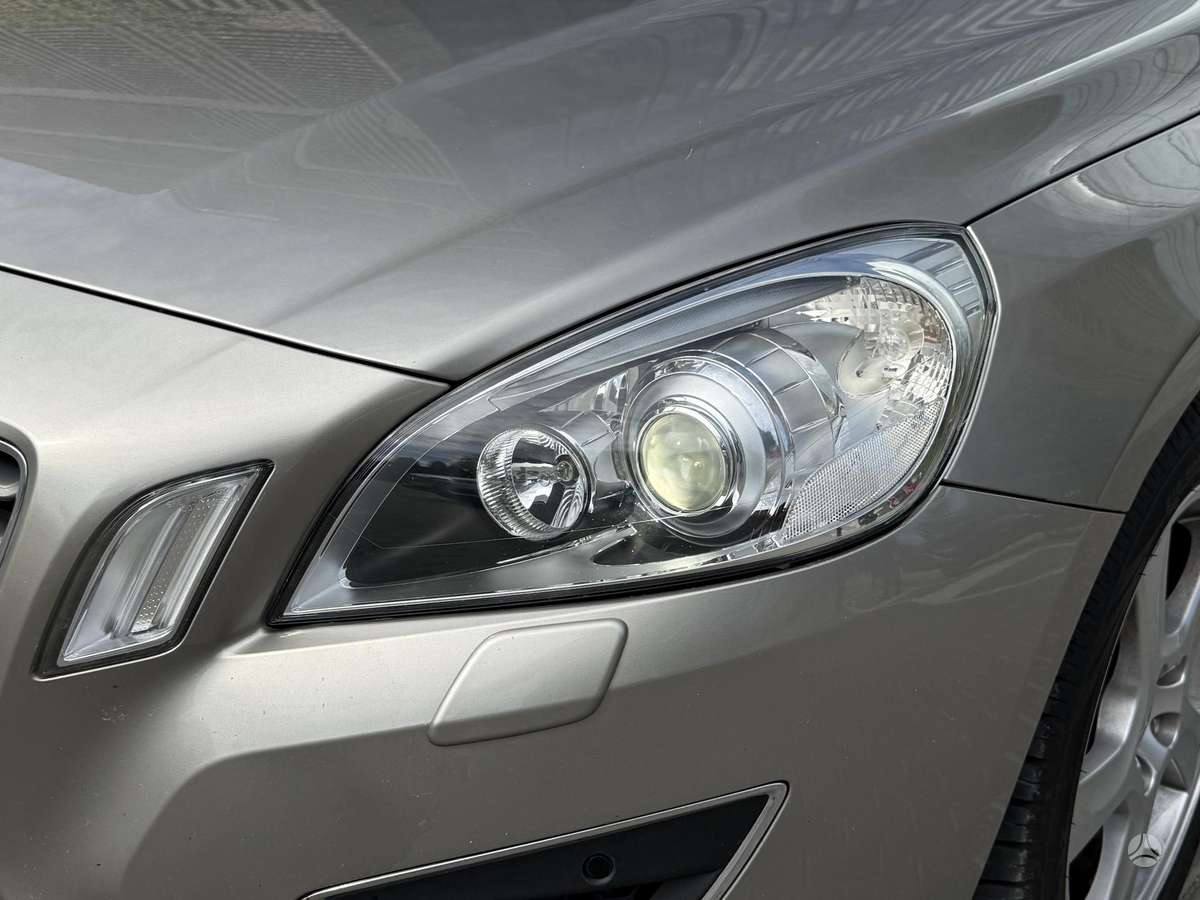 Volvo V60 2011 — photo 45