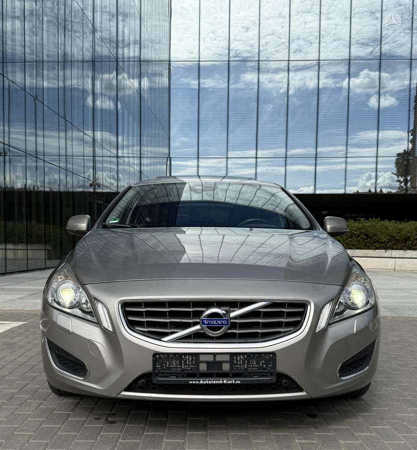 Volvo V60 2011 — photo 9