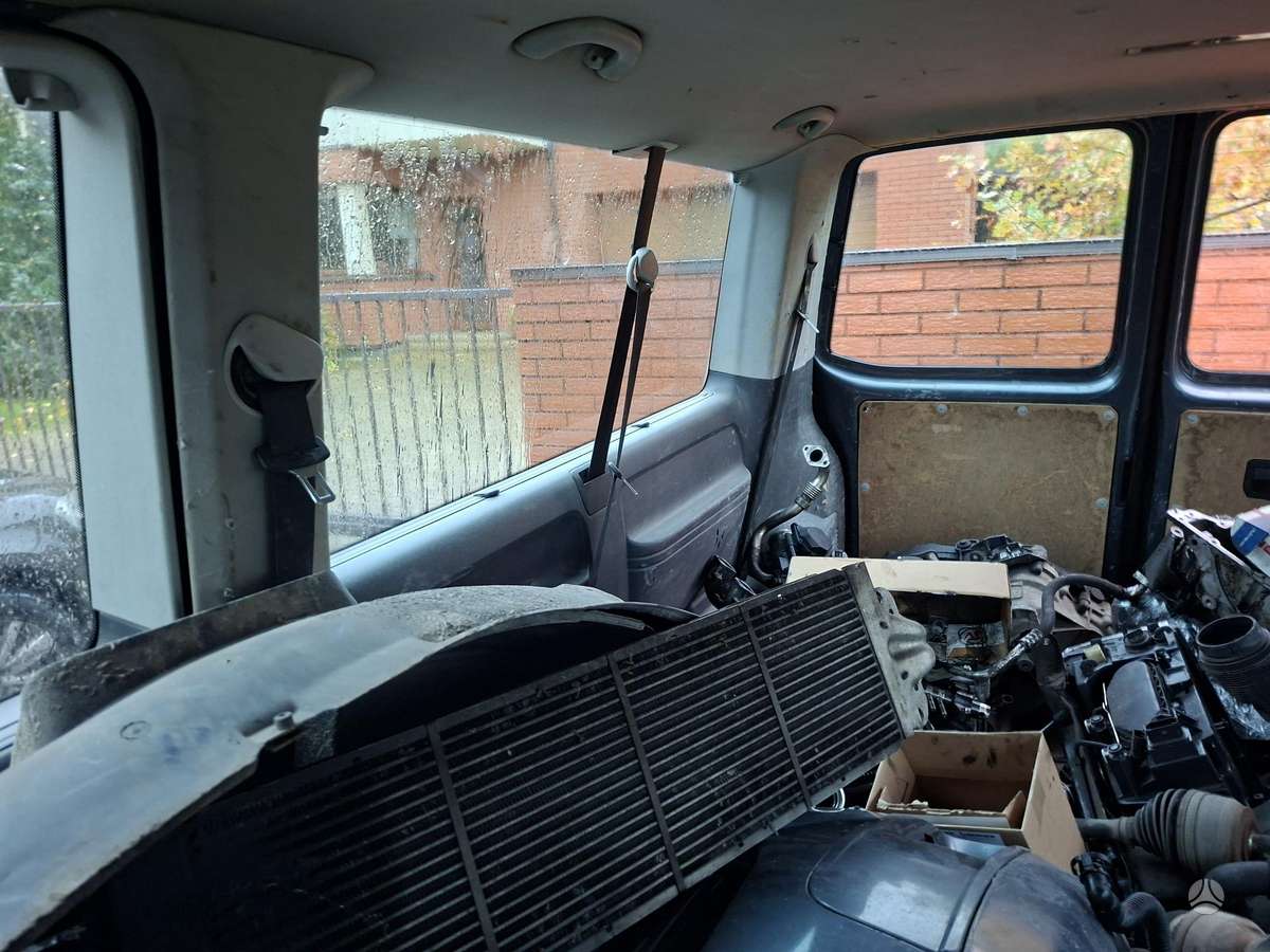 Volkswagen Transporter 2006 — photo 17
