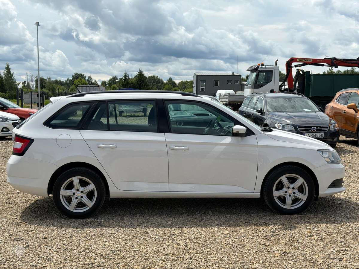 Skoda Fabia 2015 — rear view