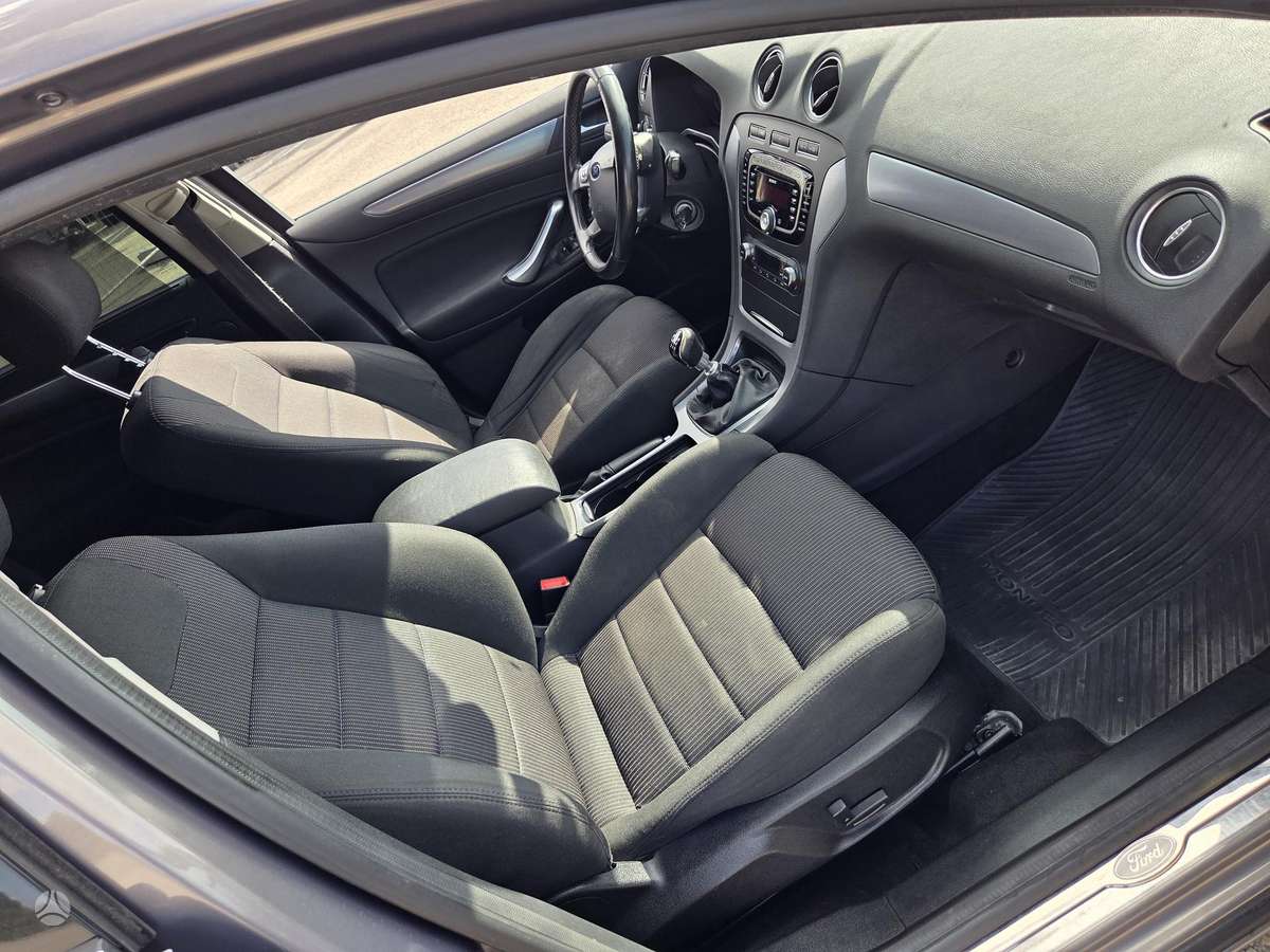 Ford Mondeo 2011 — photo 11