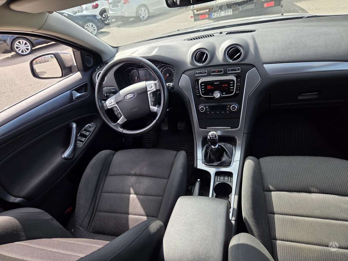 Ford Mondeo 2011 — photo 12