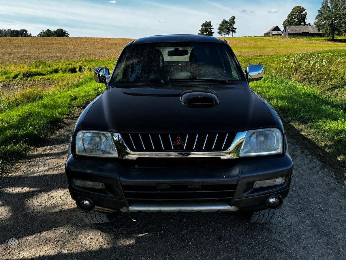 Mitsubishi L200 2005 — вигляд ззаду