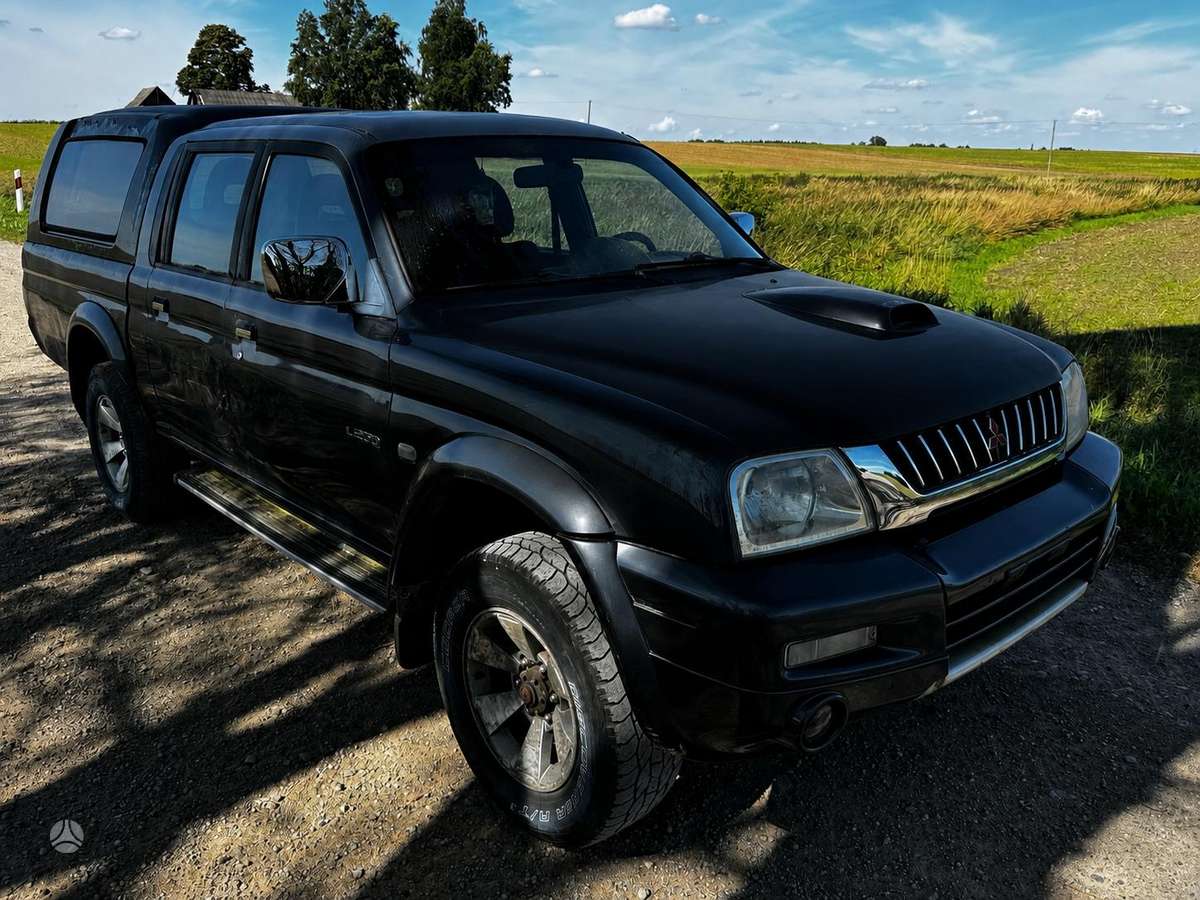 Mitsubishi L200 2005 — салон