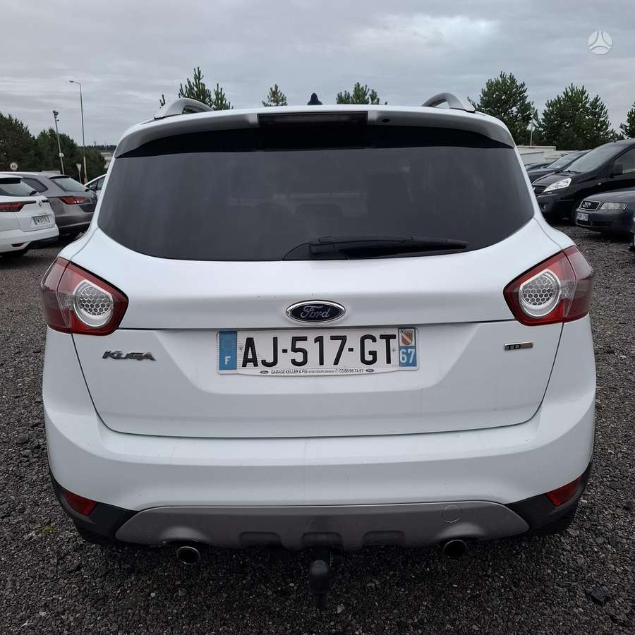 Ford Kuga 2010 — салон